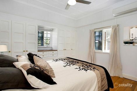 Property photo of 4 Ashby Street Fairfield QLD 4103