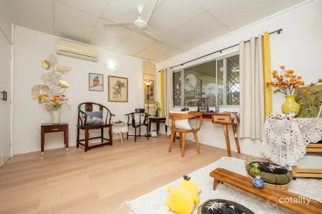 Property photo of 2/13 Mathiesen Street Cranbrook QLD 4814