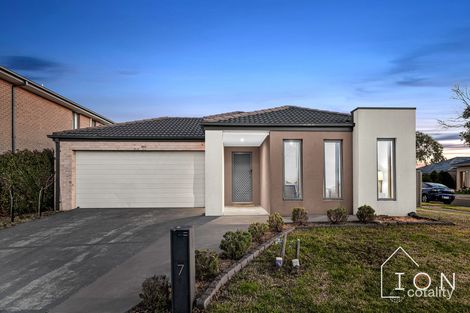 7 Beauchamp Way, Cranbourne East, VIC 3977