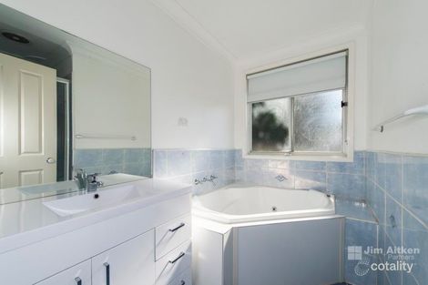 Property photo of 37 Kiaka Crescent Jamisontown NSW 2750