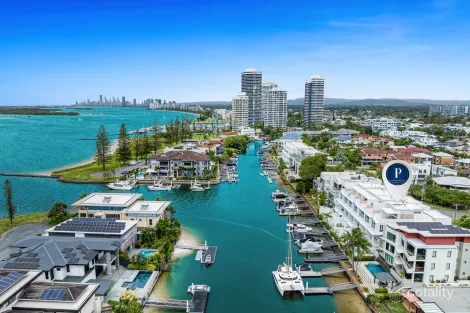 2/1 Canal Ave, Runaway Bay, QLD 4216