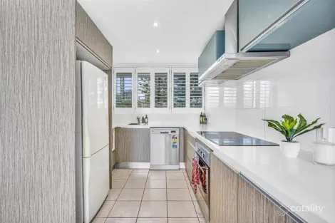 Property photo of 301/5 Enderley Avenue Surfers Paradise QLD 4217