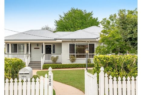 128 Ramsay St, Centenary Heights, QLD 4350