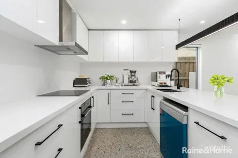 Property photo of 33 Home Road Newport VIC 3015