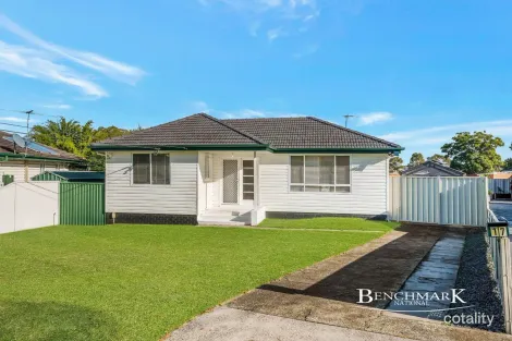 Property photo of 17 Facey Crescent Lurnea NSW 2170