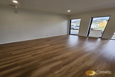 Property photo of 52 Nubeena Crescent Donnybrook VIC 3064