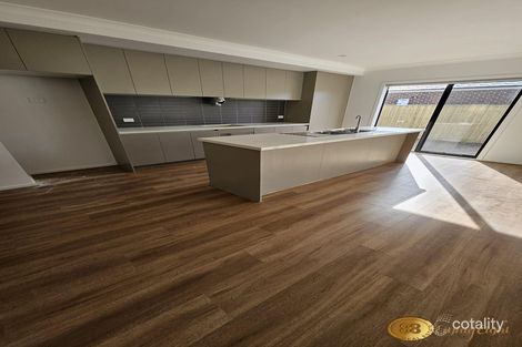 Property photo of 52 Nubeena Crescent Donnybrook VIC 3064