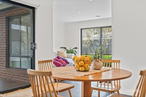 Property photo of 27 Bella Vista Place Romsey VIC 3434