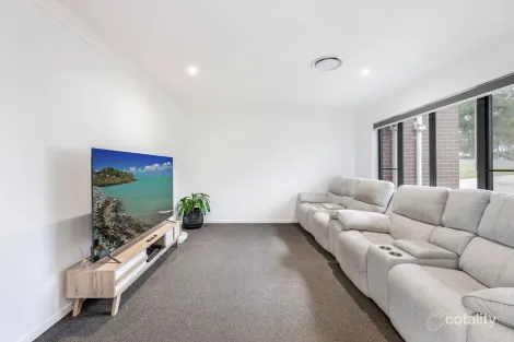 Property photo of 35 Narooma Drive Branyan QLD 4670