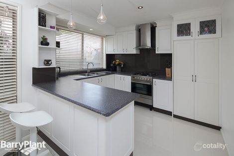 Property photo of 8 Lawson Way Endeavour Hills VIC 3802