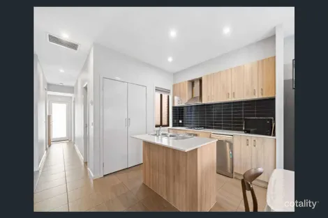 Property photo of 16 Baddaginnie Walk Tarneit VIC 3029