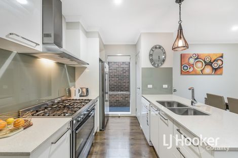 Property photo of 9 St Martin Way Pakenham VIC 3810