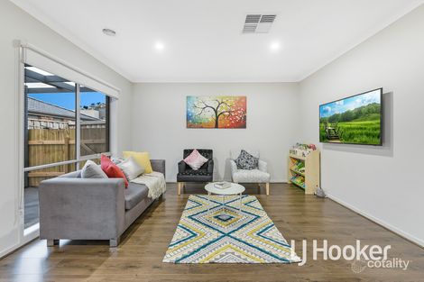 Property photo of 9 St Martin Way Pakenham VIC 3810