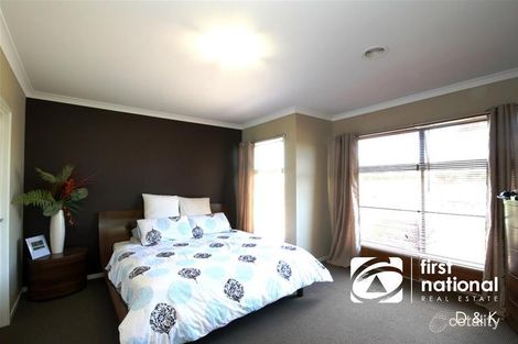 Property photo of 7 Peartree Grove Burnside Heights VIC 3023