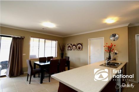 Property photo of 7 Peartree Grove Burnside Heights VIC 3023