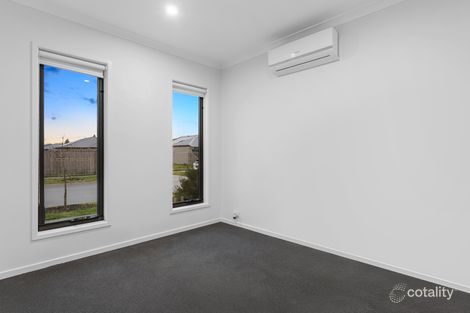 Property photo of 15 Alcott Way Officer VIC 3809