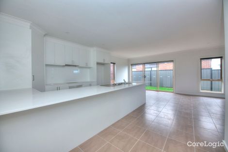 Property photo of 12 Tarlo Court Craigieburn VIC 3064