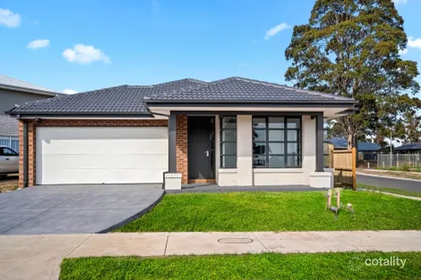 18 Stringer Ave, Cranbourne, VIC 3977