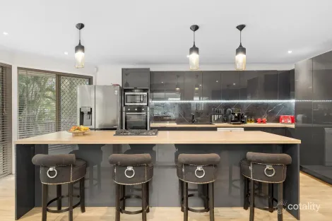 Property photo of 5 Malekula Rise Pacific Pines QLD 4211