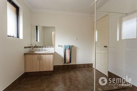 Property photo of 4 Cotswold Parade Aubin Grove WA 6164