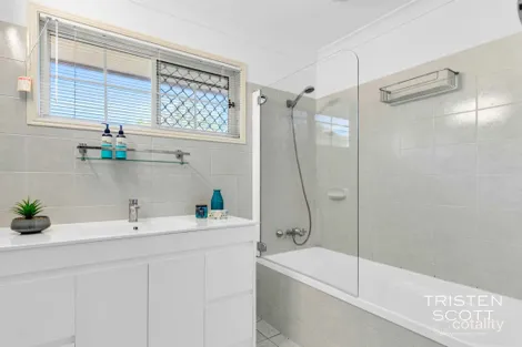 Property photo of 2/64 Armadale Street St Lucia QLD 4067