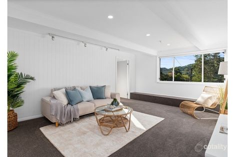 Property photo of 4 Binya Avenue Wyoming NSW 2250