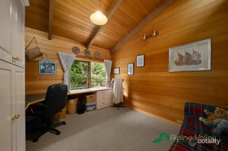 Property photo of 1 Chamberlain Court Tawonga South VIC 3698