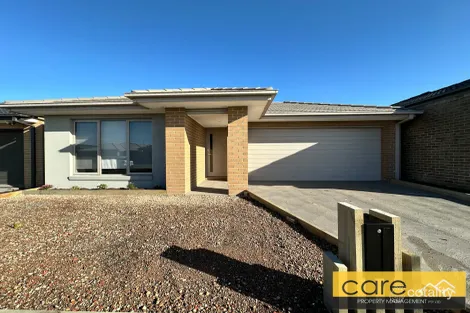 36 Ironstone St, Cranbourne East, VIC 3977