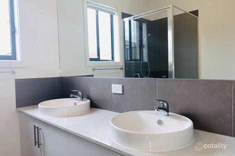 Property photo of 82 Wimbledon Boulevard Strathtulloh VIC 3338