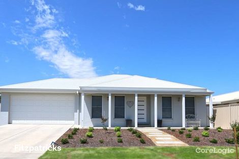 Property photo of 4 St Pauls Place Gobbagombalin NSW 2650