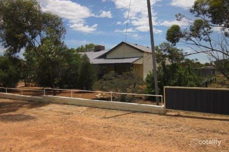 6 Honour Ave, Wyalkatchem, WA 6485