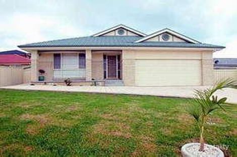 14 Woodside Cct, Horsley, NSW 2530