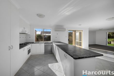 Property photo of 10 Grandview Close Drouin VIC 3818