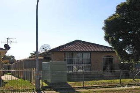 30 Gumdale Ave, St Johns Park, NSW 2176