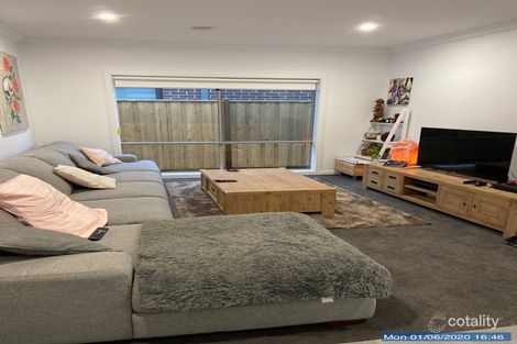 Property photo of 11 Edgar Avenue Cranbourne South VIC 3977