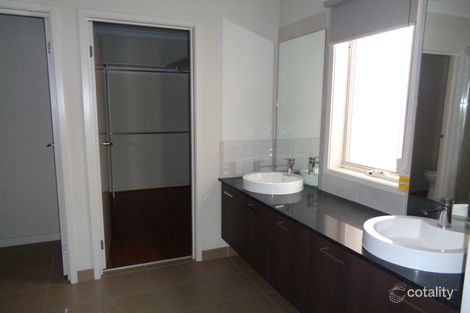 Property photo of 4 Parkfield Court Deer Park VIC 3023