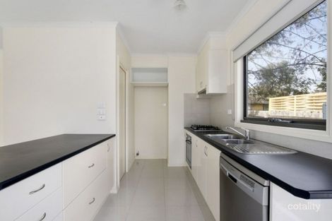 Property photo of 18 Dunrossil Drive Kilsyth VIC 3137
