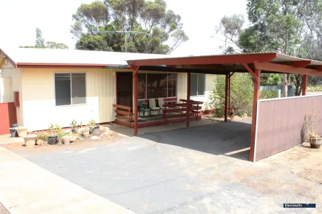17 Malcolm St, Hamley Bridge, SA 5401