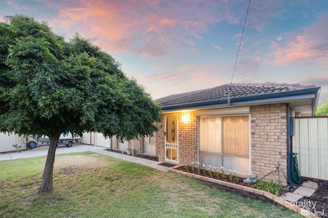 Property photo of 2 Shrike Court Camillo WA 6111