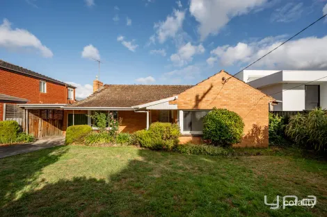 Property photo of 17 Dumossa Avenue Bulleen VIC 3105