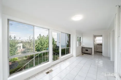 Property photo of 17 Dumossa Avenue Bulleen VIC 3105