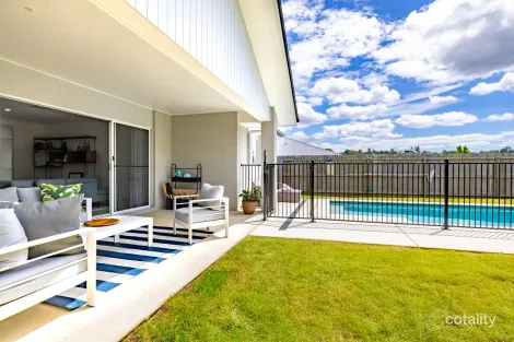 Property photo of 4 Pinnacle Place Burnside QLD 4560