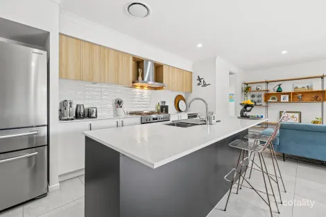 Property photo of 4 Pinnacle Place Burnside QLD 4560