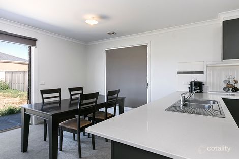 Property photo of 12 Red Fox Boulevard Brookfield VIC 3338