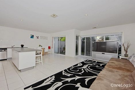 Property photo of 11 Viewbank Circuit Roxburgh Park VIC 3064