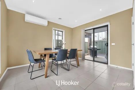 Property photo of 1/180 Henry Road Pakenham VIC 3810