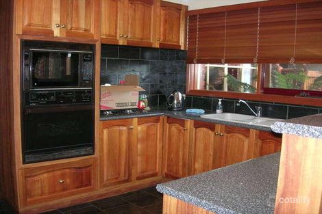 Property photo of 16 Landhill Court Hallam VIC 3803