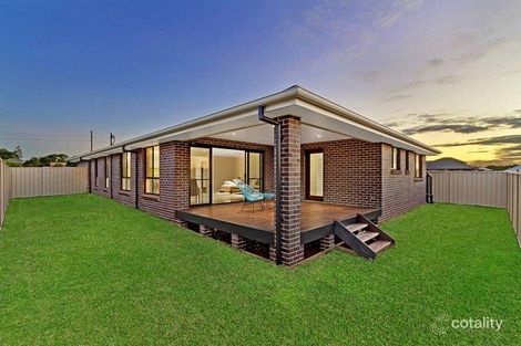 Property photo of 32 Grasstree Avenue Woongarrah NSW 2259