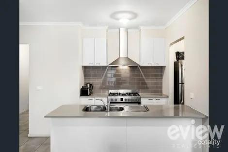 Property photo of 9 Haniper Grove Werribee VIC 3030