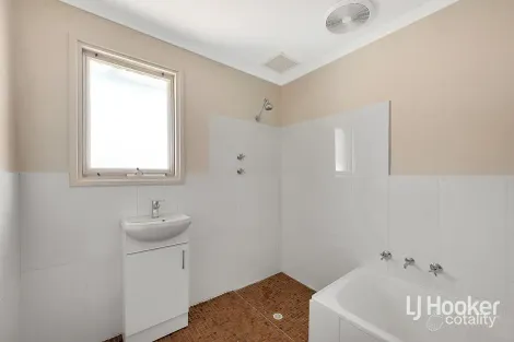 Property photo of 35 Callanna Court Craigmore SA 5114